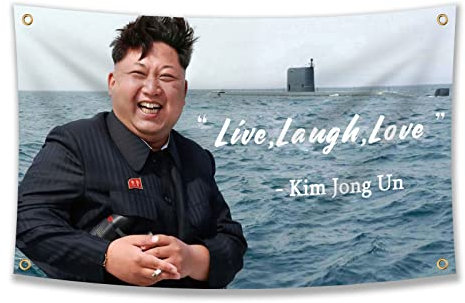 Kim Jong Un Live Love Laugh-Flagge, 91x152 cm, lustiges Poster, langlebige Wandflagge mit Messingösen. Diese schöne unterhaltsame Bannerflagge für Studentenwohnheim, Veranstaltungen, Festivals.