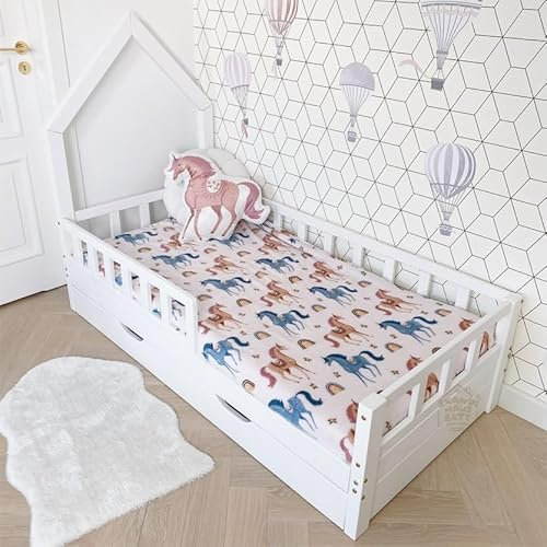 Hausbett 60x120 Mit Rausfallschutz Weiß - Lilo Nuo - Kinderbett mit Bettkasten - Kinderbett Haus - Rausfallschutz Bett Holz für Kinderzimmer - Kinderbett Mädchen und Jungen