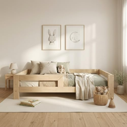 Need Sleep Montessori Bett Kinder Kinderbett 90x190 cm mit Rausfallschutz und Lattenrost Juniorbett Kleinkind Klienkindbett ab 2 Jahre niedrig für Mädchen und Jungen aus Holz