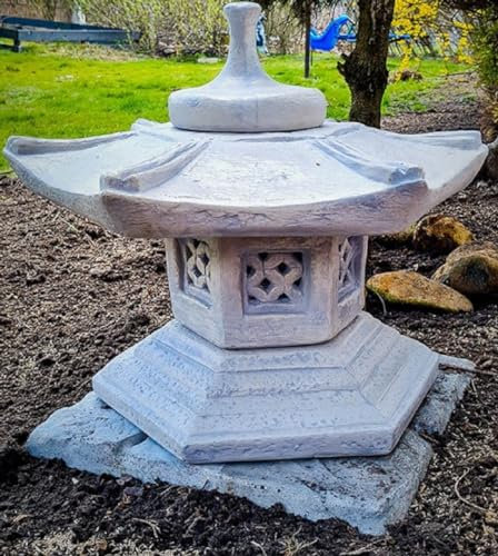 Casa Padrino Garten Leuchte im Japanischen Stil Pagode Grau 50 x 50 x H. 47 cm - Garten & Terrassen Leuchte - Wetterbeständige Garten Laterne - Garten Terrassen Beleuchtung