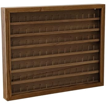 Vitrine collection dés à coudre. Capacité : 98 dés à coudre. Dimensions (largeur x profondeur x hauteur) : 50 x 5 x 40 cm. Finition vernis chêne.