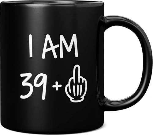 kisoyo Mug d'anniversaire 40 ans avec inscription « I Am 39 + 1 », cadeau pour 40 ans, tasse fantaisie – Tasse à café en céramique, cadeau pour homme ou femme, tasse extra large et géante disponible,
