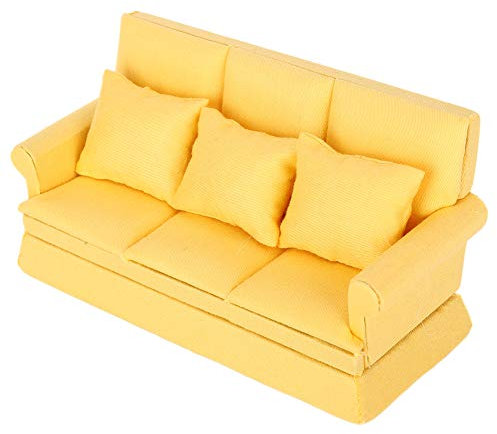 RiToEasysports Puppenhaus-Sofa, 1:12 Puppenhaus-Couch, Hochsimuliertes Puppenhaus-Sofa aus Holz mit DREI Kissen, Wohnzimmermöbel, Puppenhaus-Dekorationszubehör (Gelb)