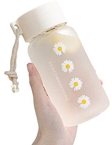 DASNTERED Small Daisy Water Bottles, 500ml Plastic Transparent Frosted Water Bottle, BP-A Free, Portable Reusable Leak-Proof Water Bottle With Rope for School Travel(Matte 4 Flower)
