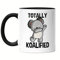 Hey!Print Totally Koalified Tasse Schwarz Koala Koalabär Geschenkidee Australien Work And Travel