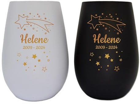 FEENSTAUB Windlicht Trauer, Trauerlicht personalisiert, Andenken an Verstorbene, Erinnerungslicht mit Namen graviert, Memoriam Gedenklicht für Verstorbene, Kerzenglas mit Gravur, Sterne