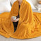 EMEMA Kuscheldecke Fleecedecke Flanell Decke Einfarbig Wohndecken Couchdecke Flauschig Überwurf Mikrofaser Tagesdecke Sofadecke Blanket Für Bett Sofa Schlafzimmer 220x240 cm Orangegelb