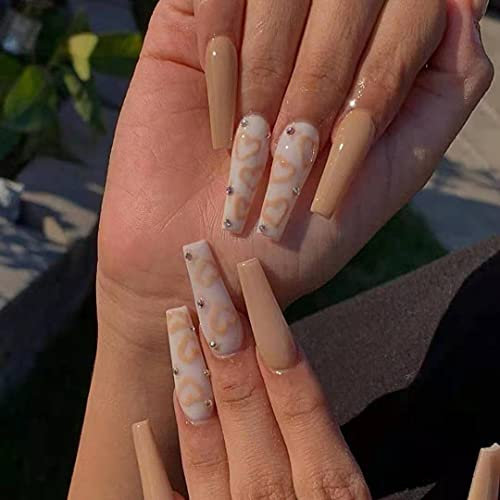 Abstrakte French Fake Nail,Langer glänzender Sarg Press on Nails,Milchtee Farbe Herz Vollständige Abdeckung Acryl Nägel Art für Frauen und Mädchen 24PCS
