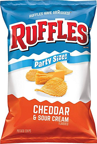 Ruffles - Papas fritas con sabor a queso cheddar y crema agria, tamaño de fiesta (13 onzas)