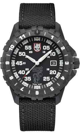 Luminox F-117 Nighthawk x Skunkworks Heritage Armbanduhr – Fliegeruhr mit Leuchtfunktion, inspirierte Design & Skunk Works® Logo – Ideal für Piloten & Abenteurer