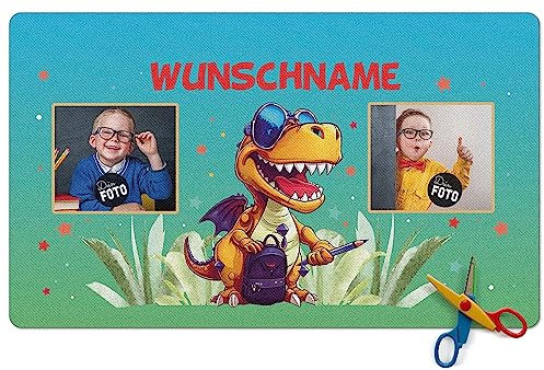 PR Print Royal Schreibtischunterlage selbst gestalten mit Fotos und Name - Dino mit Schultasche - Waschbar, Personalisierte Geschenke zur Einschulung | 600 x 350 mm, Rutschfest, Schreibtischschutz