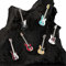 Geepin Emaille-Bass-Anstecker 6er Pack | Hochwertige Mini-Brosche | 54 mm | Tragbar am Rucksack, T-Shirt, an der Jacke, Krawatte etc. | In ansprechender Gitarrenkoffer-Box | Tolles Geschenk