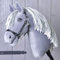 LarDen Hobby Horse Calypso mit schwarzem Halfter S, Stockpferd Für Kleine, HANDGEFERTIGTES Große Kinder mit Zubehör | Spielpferd, Pferd Zum Reiten Spielzeug, Hobby Horsing, Hobbyhorse