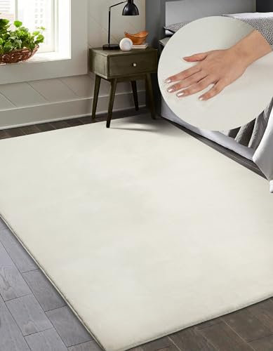 Mia´s Teppiche Luna kuschelig Warmer Fellteppich, weich und elegant, waschbar und Fußbodenheizung geeignet, Öko-Tex Zertifiziert, Creme, 140 x 200 cm