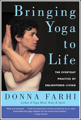 Bringing Yoga to Life: The Everyday Practice of Enlightened Living (English Edition)