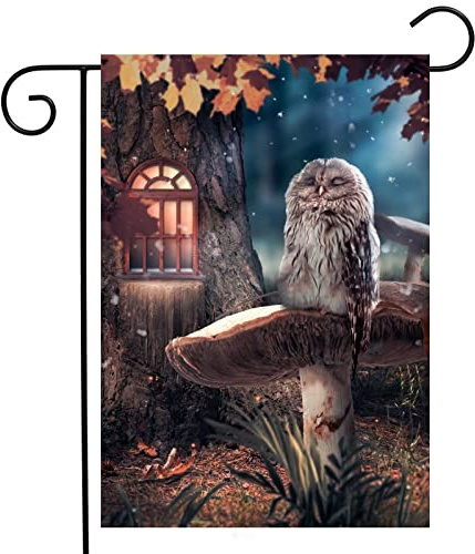 Gartenflagge Baumhaus-Eule Schläft Auf Pilz-Ahornblättern Familienfahne Lichtbeständig Rasenbanner Leichte Hofbanner Für Urlaub Balkone Draußen 30X45Cm