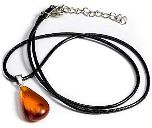 Handgefertigter Anhänger aus baltischem Bernstein für Frauen, polierter Bernsteintropfen mit Schnur (Cognac-Farbton)