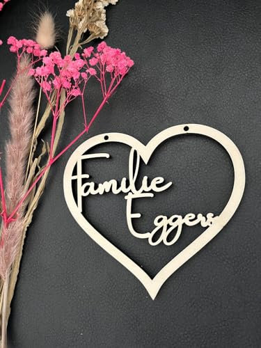 NoriKids Türschild aus Holz | Namensschild für Haustür | handgefertigtes Familienschild | Haustürschild zum Aufhängen | Türdeko in Herzform (1) in Natur & Farbe | personalisierte Geschenke