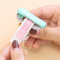Tragbarer Mini-Washi-Klebeband-Abroller, Kunststoff-Klebeband-Schneidwerkzeug, Bonbonfarbener Klebeband-Schneider-Clip-Typ, Klebeband-Schneider-Halter-Ständer für Zuhause, Büro,(Zufällige Farbe)