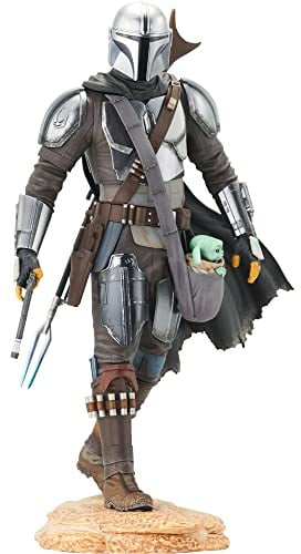 Diamond Premier: Star Wars The Mandalorian - Mando with Child Statue (25cm) (Oct212182)