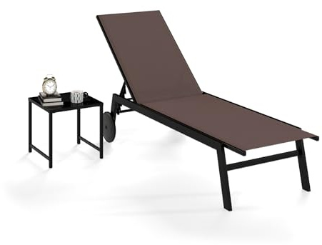 GOPLUS Tumbona de Patio con Mesita, Conjunto de Sillas Reclinables para Exterior con Respaldo de 6 Posiciones y Ruedas Incorporadas, Conjunto de 2 Muebles para Jardín o Piscina (Marrón + Negro)