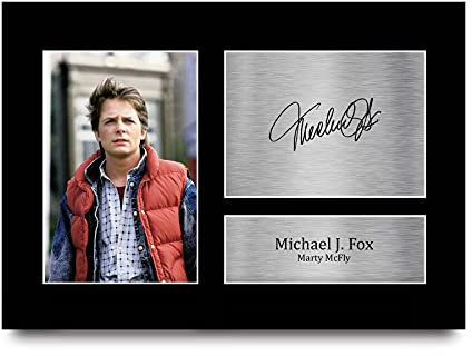 HWC Trading A4 Michael J Fox Back to the Future Marty McFly Geschenke Gedruckt, Signiert Autogramm Bild Für Film-Erinnerungsstücke-Fans - A4 Eingerahmt
