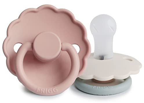 FRIGG Daisy Silikon Schnuller | Schnuller 2 Packung | Symmetrischer Sauger in Kirschform | BPA-frei | Hergestellt in Dänemark | Silikon Schnuller | (Blush/Cotton Candy, Größe 1 (0-6 Monate))