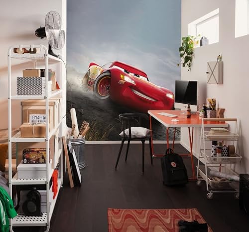 Komar Vlies Fototapete - Disney and Pixar Cars Shine - Größe 200 x 250 cm - Kinderzimmer, Kindertapete, Tapete