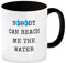 Denglisch Kaffeebecher in schwarz mit Spruch - Nobody can reach me the water Redewendung Tasse eingebildet Kaffeetasse Übersetzung Büroalltag lustig Keiner kann mir das Wasser