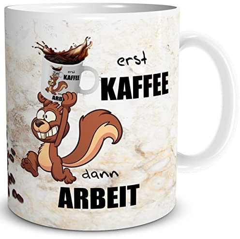 TRIOSK Tasse Eichhörnchen mit Spruch lustig Erst Kaffee Dann Arbeit Geschenk für Kaffeeliebhaber Büro Kollegen Frauen Männer Kaffeefreunde Beige, Keramik 300ml