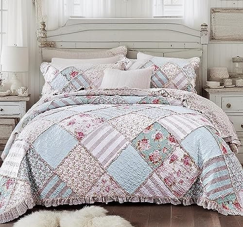 DaDa Bedding Tagesdecke im Landhausstil, Patchwork, Baumwolle, Blumenmuster, Minze, zierlich, gesteppt, blühender Garten, botanisch, mehrfarbig, Rüschen, Pastellfarben, Hellrosa, Blau, Grün, Kingsize,