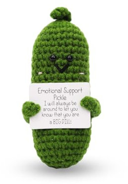 NQEUEPN Positive Gurke, 10,5cm Süße Häkelpuppe Gestrickte Wollpuppe mit Positiven Karten Lustige Positive Puppe für Freunde Party Dekoration Ermutigung