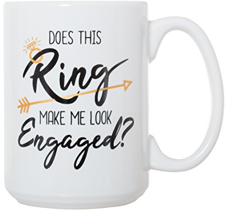 Does dieser Ring Make Me Look Engaged? – Ankündigung/Celebration Becher – Entworfen um Ihre Ring. – Groß 15 Oz doppelseitig Kaffee Tasse