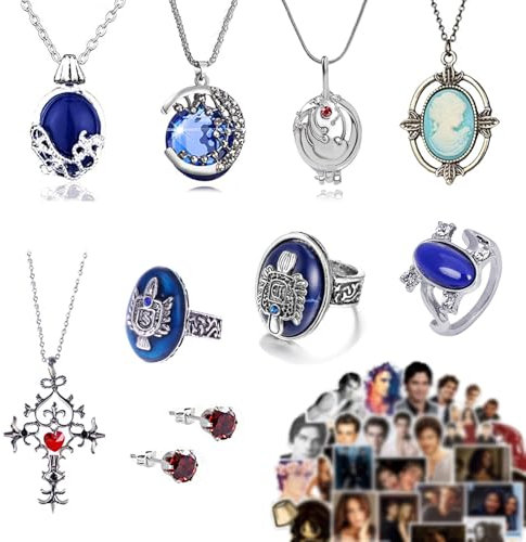 Zaky 35 Stück Vampire Katherine Pierce Anhänger Halskette Elena Gilbert Ohrringe Damon Familienwappen Ringe Esthers Geheimnis Aufkleber-Set