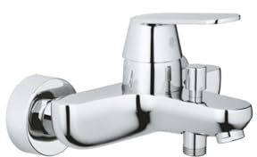 Grohe Badewanne und Dusche-Mischbatterie Eurosmart Cosmopolitan.