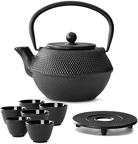 Bredemeijer Teekanne asiatisch Gusseisen Set schwarz 1.1 Liter mit Henkel & Edelstahl Tee-Filter Sieb-Einsatz für losen Tee & Untersetzer und 6 Teebecher