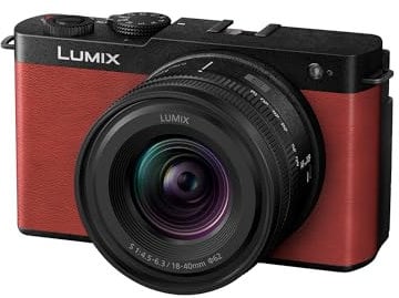 Panasonic Lumix DC-S9NE-R Videocamera mirrorless Full Frame Open Gate per vlogging, 24,2 MP, video 6K/4K, PDAF 779 punti, stabilizzazione dell'immagine, Rosso, con S-R1840E 18-40mm S Obiettivo