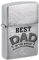 Zippo Sturmfeuerzeug - Best Dad - Brushed Chrome Finish, Color Image Schriftzug - Nachfüllbar - Wiederverwendbar - Windfestes Design - Geschenkbox - Made in USA