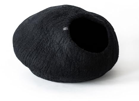 LucyBalu® Premium Katzenhöhle aus Filz | Natürliches Katzenbett aus 100% Flauschiger Wolle | Filzhöhle für Katzen handgefertigt in Nepal | Kuschelhöhle für Katzen | 45x45x28 cm | Schwarz