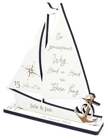Dekolando Hochzeitstaggeschenk personalisiert mit Namen Datum Zahl - Jubiläum Hochzeitstag Deko Holz Aufsteller Mini Schiff Anker – Spruch Ein gemeinsamer Weg, Hand in Hand – 14 x 15 cm