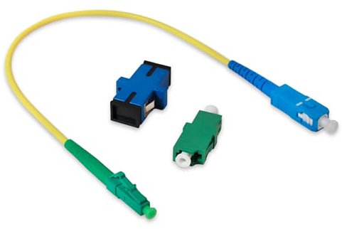 Conectra® - Glasfaserkabel Set mit passenden Adaptern | LC/APC auf SC/UPC | Farbe Gelb | OS2 | Singlemode | Simplex | ideal für FTTH Heimnetzwerke (Länge 25 cm)