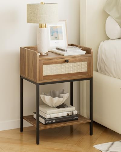 HEYZOEY Mesita de noche de ratán, 3 niveles, mesita de noche moderna con cajón y estante, pequeña mesa auxiliar para dormitorio, salón, nogal (sin enchufe)