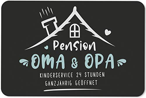 Tassenbrennerei Fußmatte mit Spruch Pension Oma & Opa Kinderservice 24 Stunden Ganzjährig geöffnet - Geschenk Türmatte lustig für innen & außen, waschbar - Deutsche Qualität (Oma & Opa)
