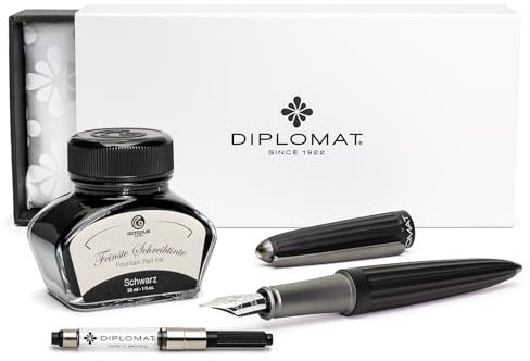 Diplomat Aero Füllhalter in schwarz mit Edelstahlfeder M und farblich perfekt passender Füllhaltertinte