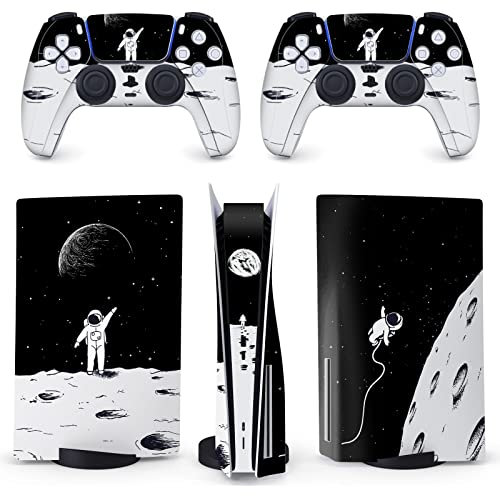 BelugaDesign Space Astronaut Skin PS5 | Galaxy Moon Spaceship Anime | Niedlicher Wrap-Aufkleber, komplettes Set für Konsolen-Controller | Kompatibel mit Sony Playstation 5 (PS5-Disc, Schwarz-Weiß)