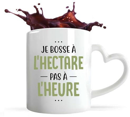 Tasse Coeur Je Bosse à l'hectare | Mug avec anse en forme de Coeur | Idée Cadeau Agriculteur Humour Ferme Champ Drôle Original Tracteur