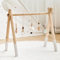 WOODEN TEETHER Spielbogen Baby aus Holz mit 5 abnehmbaren sensorischen Spielzeugen | Montessori Holzspielbogen Play Gym ab 0 Monaten Neugeborenes Baby Geschenk