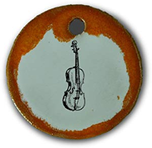 Schöner Keramik-Anhänger „Geige “ in orange marmoriert; Schmuck Kette Kettenanhänger Geschenk Kunsthandwerk Keramik rund Talisman Halskette Aufmerksamkeit Mitbringsel individuell