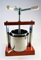 AlcoFermBrew Käsepresse 1,8 Liter und Presskorb 1,4 L (Käseform) - Obstpresse, Weinpresse, Saftpresse, Fruchtpresse
