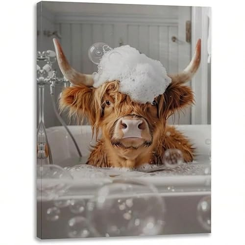 AIHNBF Highland Rind in Badewanne Leinwandbild Lustige Kuh Wandkunst Modernes Bauernhaus Badezimmer Deko Flauschiges Tierdruck Porträt Für Zuhause, 40 x 60 cm